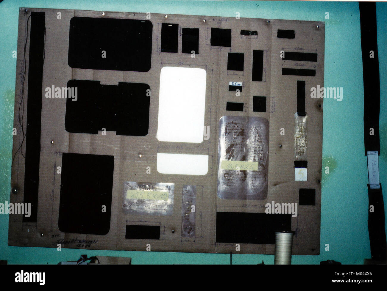 BW Wunstorf ist ein Militärstützpunkt in Wunstorf, Deutschland, der hauptsächlich der deutschen Luftwaffe dient. Die Basis spielt eine wichtige Rolle bei Luftabwehr und Militäroperationen. Es ist mit modernen Flugzeugen und Einrichtungen für Ausbildung und Betriebsbereitschaft ausgestattet. BW Wunstorf ist integraler Bestandteil der deutschen Verteidigungsstrategie und unterstützt Luftwaffeneinsätze und Einsatzbereitschaft in verschiedenen militärischen Kontexten. Stockfoto