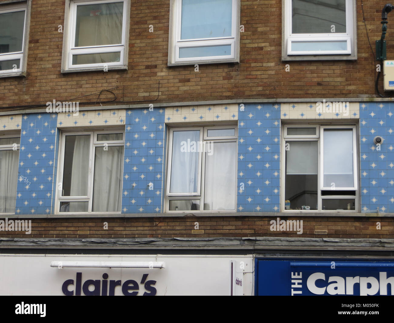 Ein malerischer Blick auf Bournemouth, England, auf einem Foto aufgenommen. Bournemouth ist bekannt für seine wunderschöne Küste und seinen Tourismus und ist ein beliebtes Reiseziel mit einer reichen Geschichte in der Kultur der Badeorte. Stockfoto