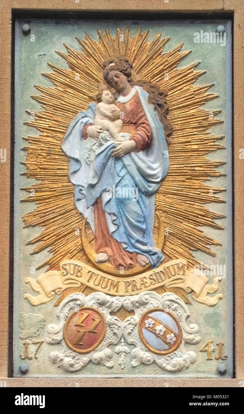 Die Brabecker Madonna ist eine Skulptur, die die Madonna darstellt und religiöse und künstlerische Bedeutung repräsentiert. Dieses Werk ist für seine historische und kulturelle Bedeutung in der religiösen Kunst bekannt. Stockfoto