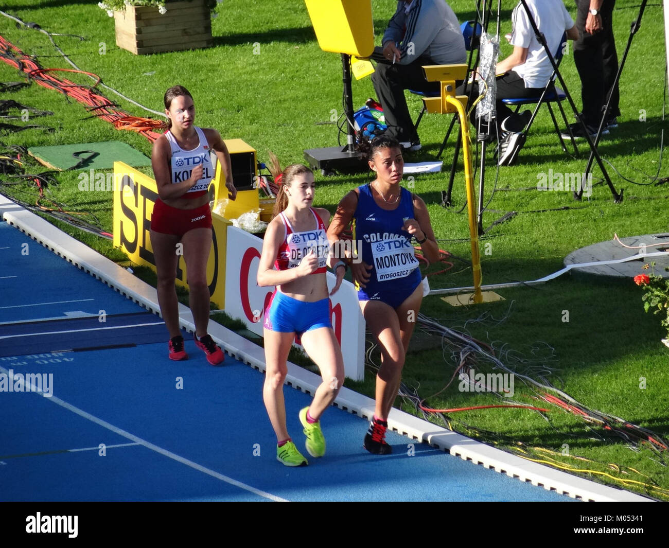 Dieses Bild zeigt das 10.000-m-Walk-Event von womenâ während der IAAF-U20-Weltmeisterschaft 2016 in Bydgoszcz, Polen. Bei dem Wettkampf traten junge Athleten im Rennsport an. Stockfoto