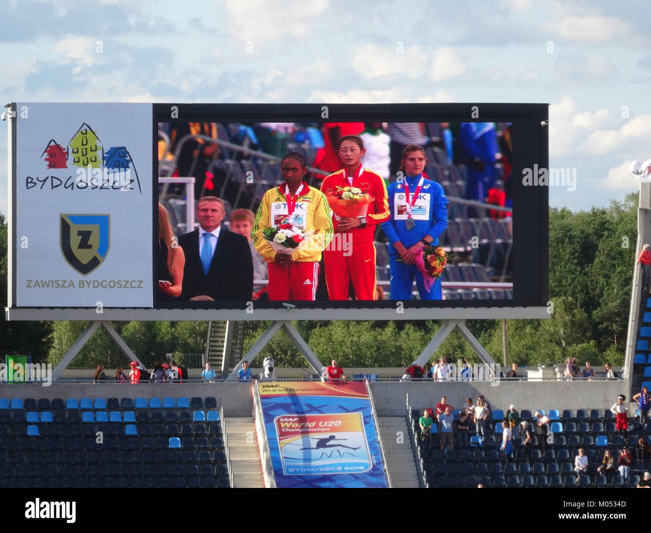Bei der IAAF U20-Weltmeisterschaft 2016 in Bydgoszcz wurde der 10.000-m-Walk-Lauf der Frauen gezeigt, bei dem internationale Spitzensportler auf Leichtathletik und Feld vorgestellt wurden. Stockfoto