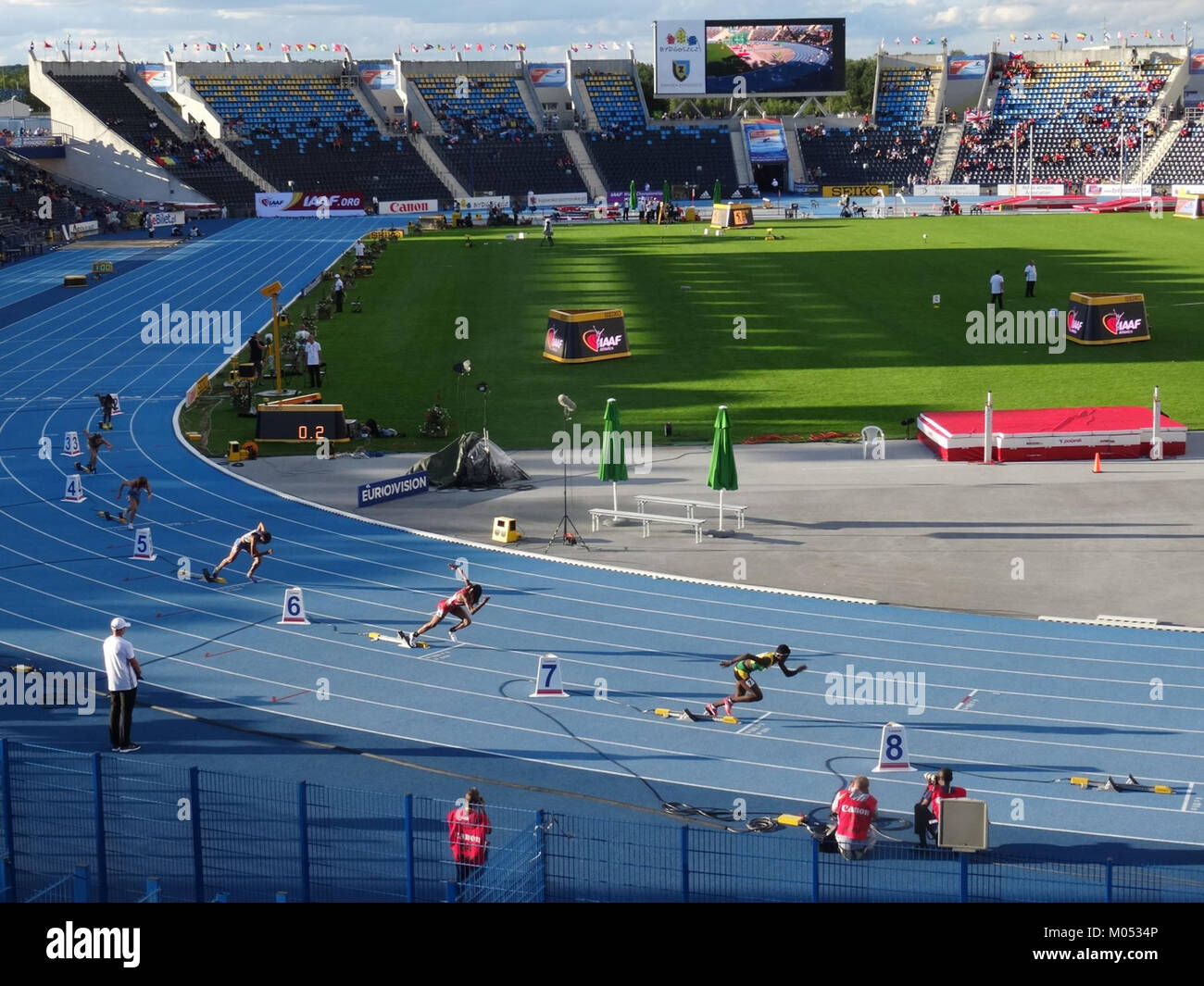 Bei den IAAF U20-Weltmeisterschaften 2016 in Bydgoszcz wurden die 400-m-Qualifikationen der womenâ vorgestellt, ein wichtiges Ereignis in der globalen Leichtathletik, bei dem junge Talente auf Leichtathletik vorgestellt wurden. Stockfoto
