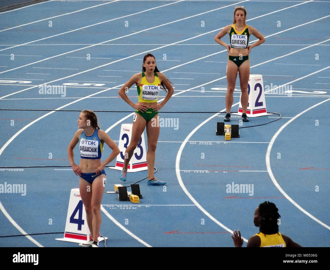 Im 400 m langen Halbfinale der Frauen bei der IAAF U20-Weltmeisterschaft 2016 in Bydgoszcz traten Spitzenathleten an einem Rennen mit hohem Strang an, wobei die Qualifikationsrunden die Finalisten für das Finale ausmachten. Stockfoto