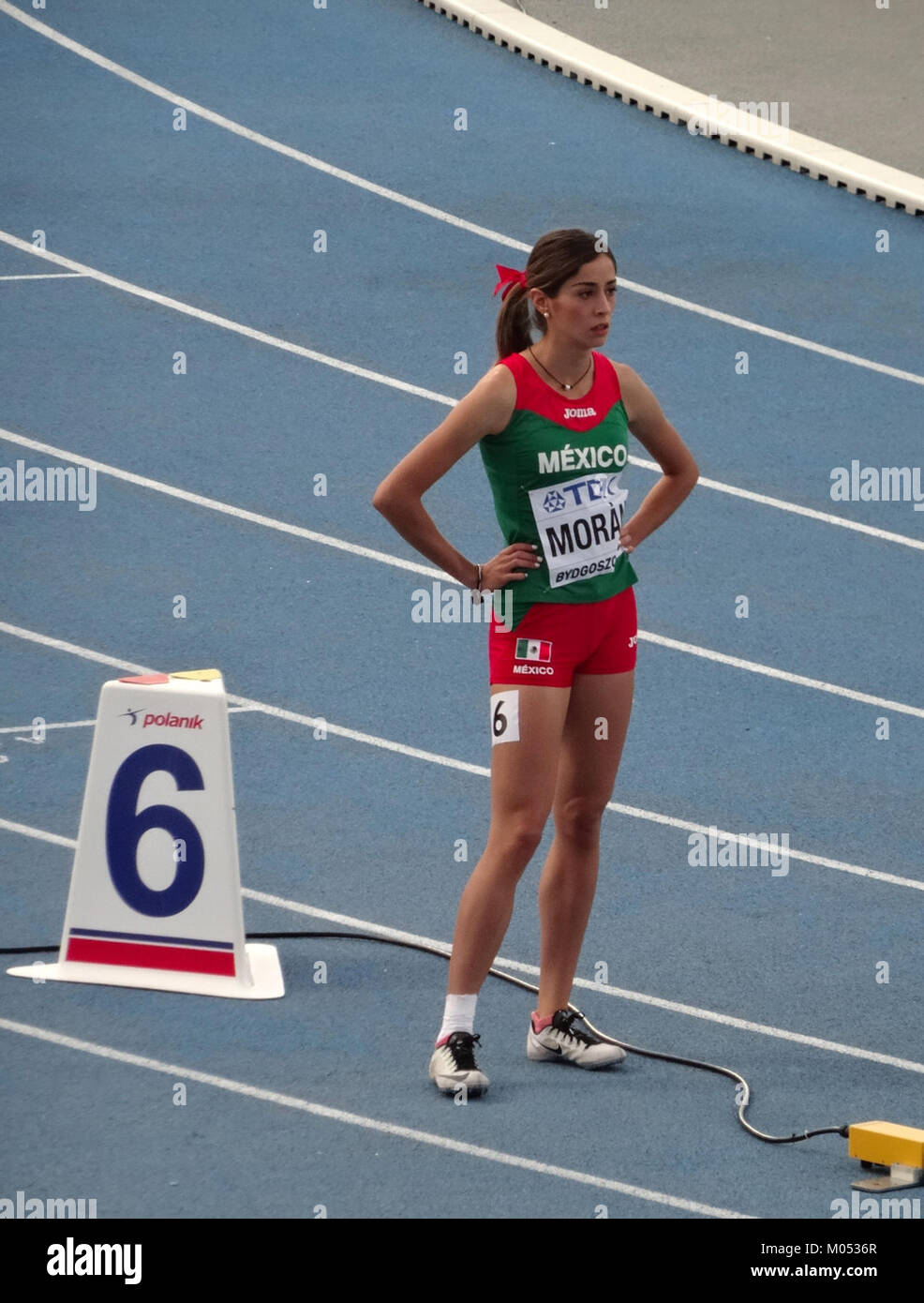 Im 400 m langen Halbfinale der Frauen bei der IAAF U20-Weltmeisterschaft 2016 in Bydgoszcz, Polen, traten junge Athleten um Spitzenpositionen im Leichtathletik- und Feldarbeit an. Die Veranstaltung war ein bedeutender Moment im globalen Leichtathletikwettbewerb. Stockfoto