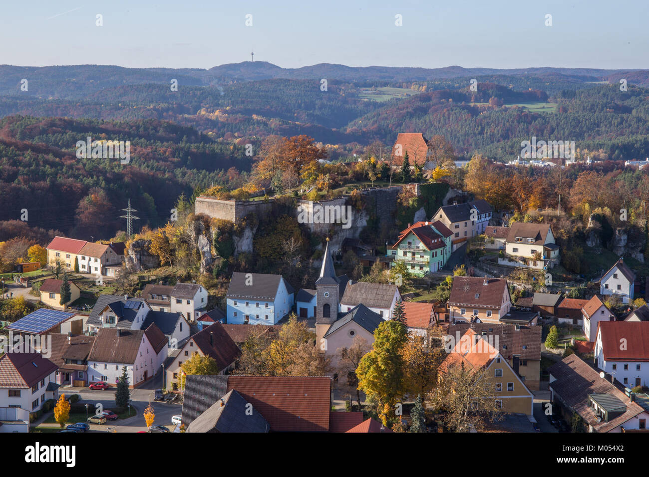 Burg Hartenstein, eine historische Burg in Deutschland, repräsentiert mittelalterliche Architektur und die feudale Vergangenheit der Region und gilt als bedeutendes Kulturdenkmal. Stockfoto