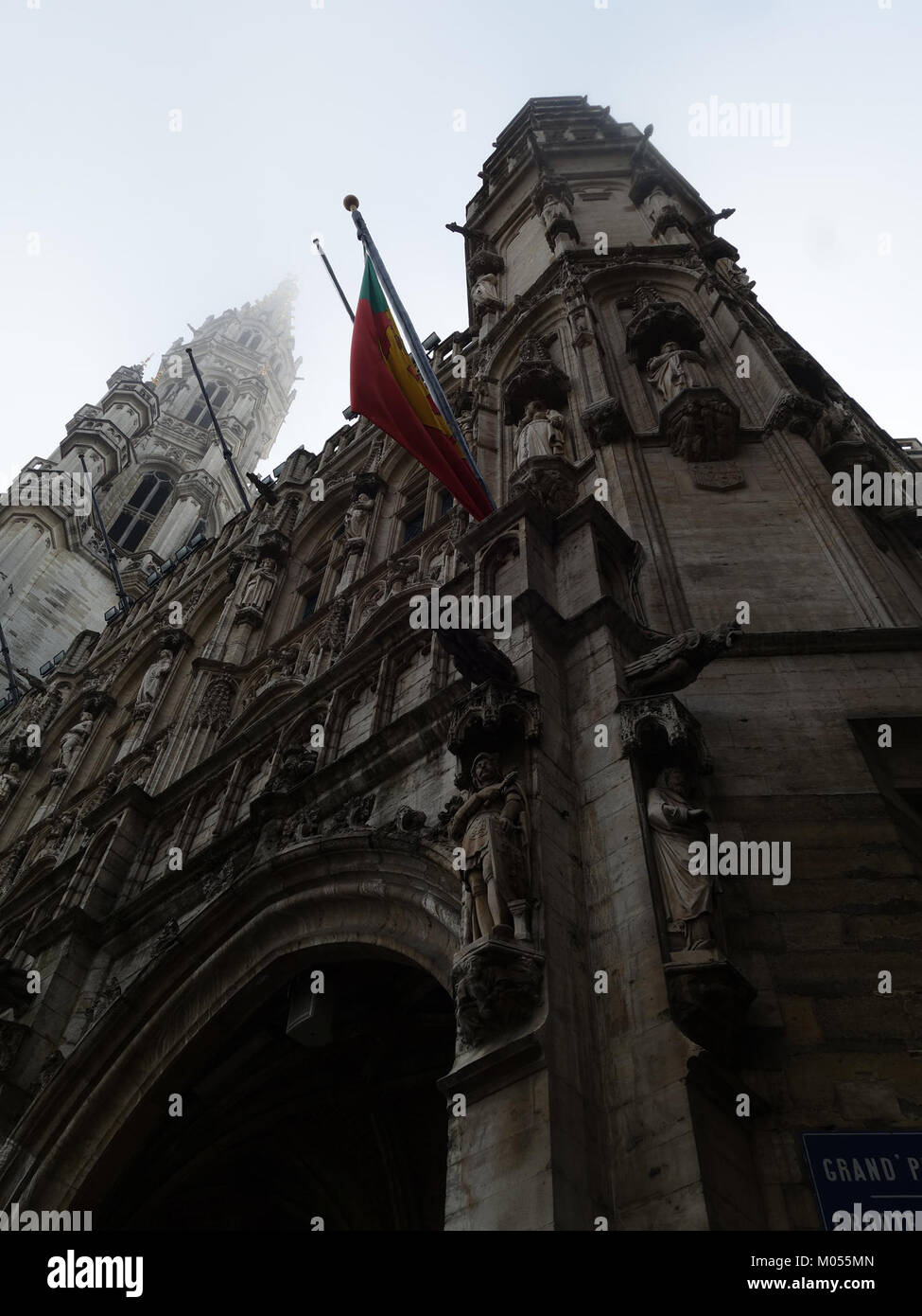 Die Bxsl 246 ist eine Lokomotive, die im europäischen Eisenbahnsystem eingesetzt wird. Dieses Modell ist bekannt für seine Zuverlässigkeit und Leistung beim Transport von Waren über Regionen hinweg. Stockfoto