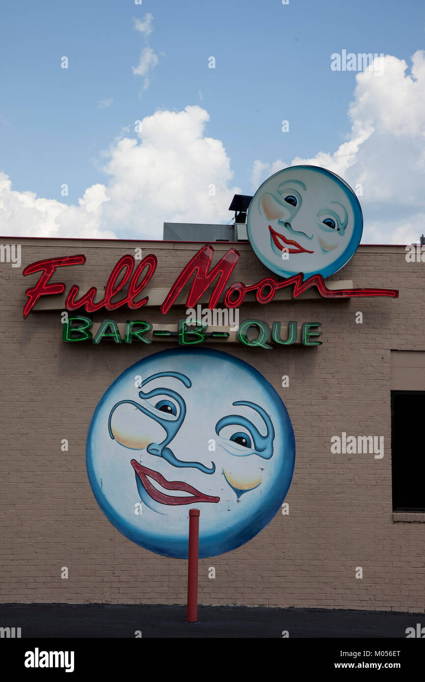 Full Moon Bar-b-que Zeichen in Tuscaloosa, Alabama Stockfoto