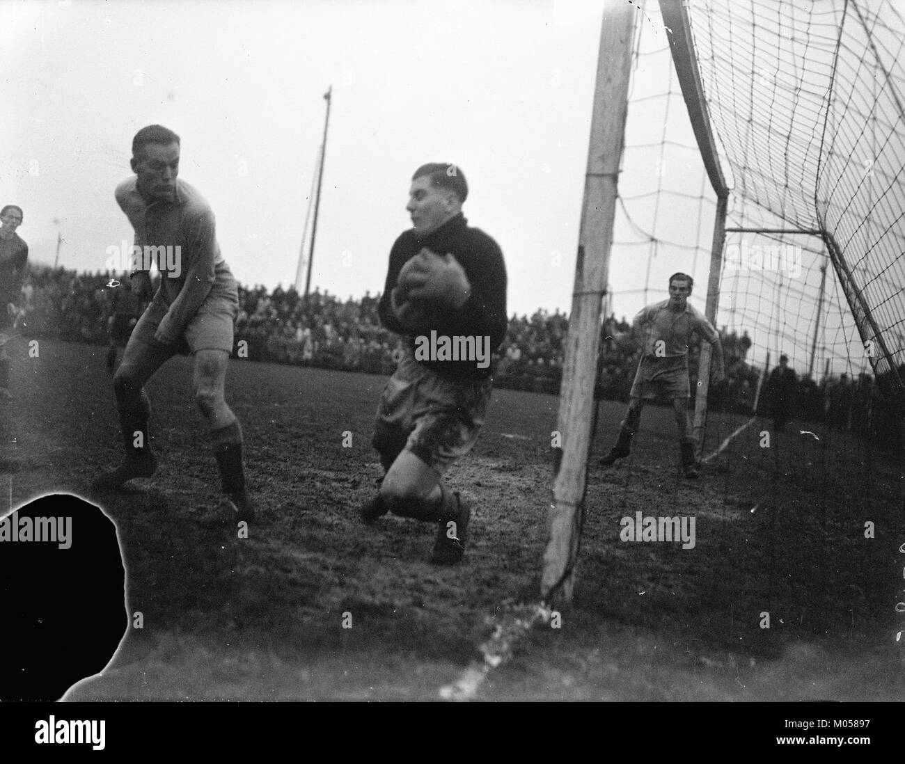 Das Bild oder der Verweis mit dem Titel „BVV tegen Spechten“ scheint ein historisches Sportspiel oder Ereignis darzustellen und die Dynamik zwischen zwei Teams oder Gruppen zu erfassen. Sie ist für die Sportgeschichte und regionale Wettbewerbe von Bedeutung. Stockfoto