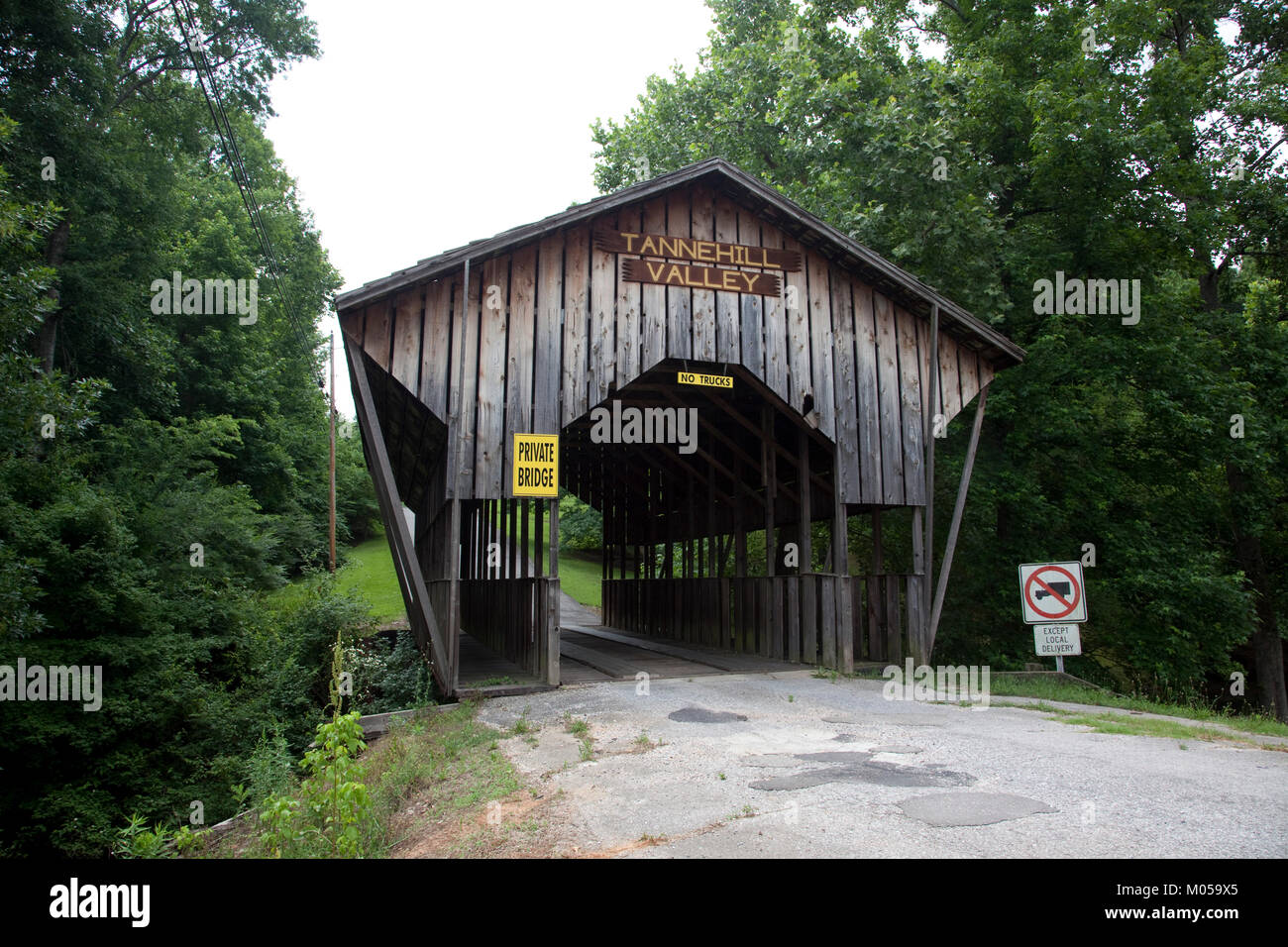 Covered Bridge in der Nähe von tannehill Eisenhütte Stockfoto