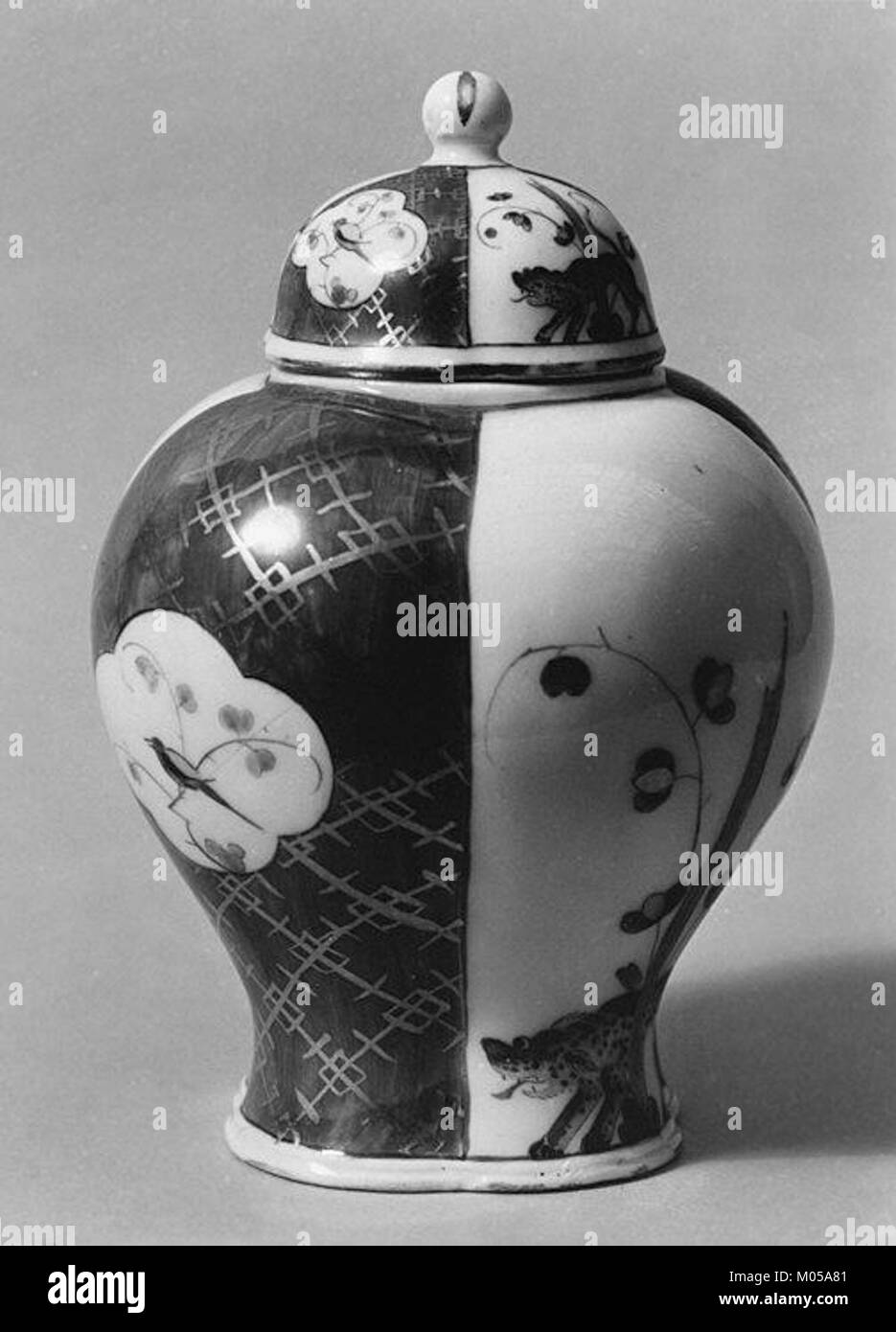 Der Caddy, der sich in der Sammlung des Metropolitan Museum of Art befindet, ist ein gutes Beispiel für das Automobildesign des 20. Jahrhunderts. Das Fahrzeug stellt während seiner Ära eine Mischung aus Luxus und technischer Innovation dar. Stockfoto