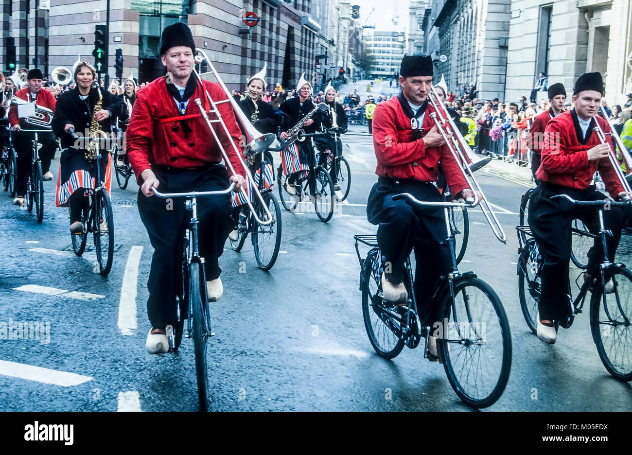Die niederländische Crescendo Showband, die an der jährlichen London Oberbürgermeister zeigen. Stockfoto