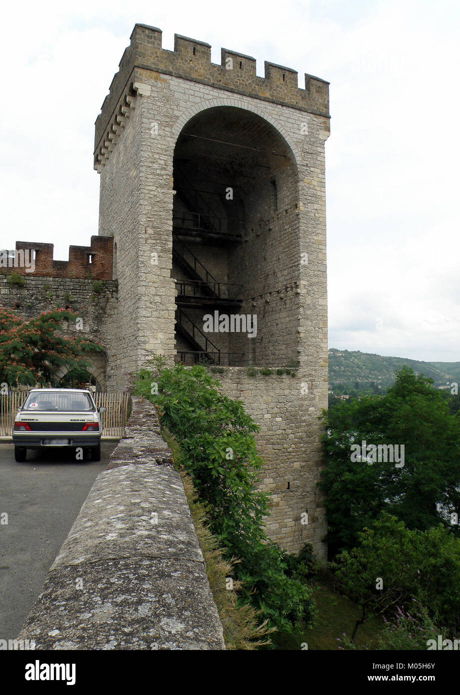 Die Cahors Barbacane ist eine historische Festung in der französischen Stadt Cahors. Sie diente als Verteidigungsbau im Mittelalter. Stockfoto