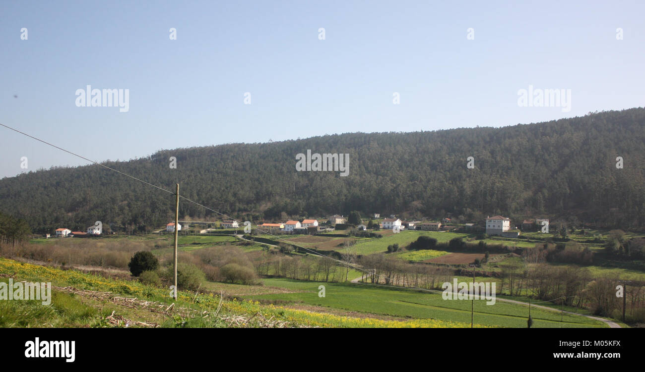 Cabana desde Cesullas bezieht sich auf eine traditionelle Hütte in der Region Cesullas, wahrscheinlich in einem ländlichen oder gebirgigen Gebiet. Die Kabine kann lokale Architekturstile und Baupraktiken in dieser Region repräsentieren. Stockfoto