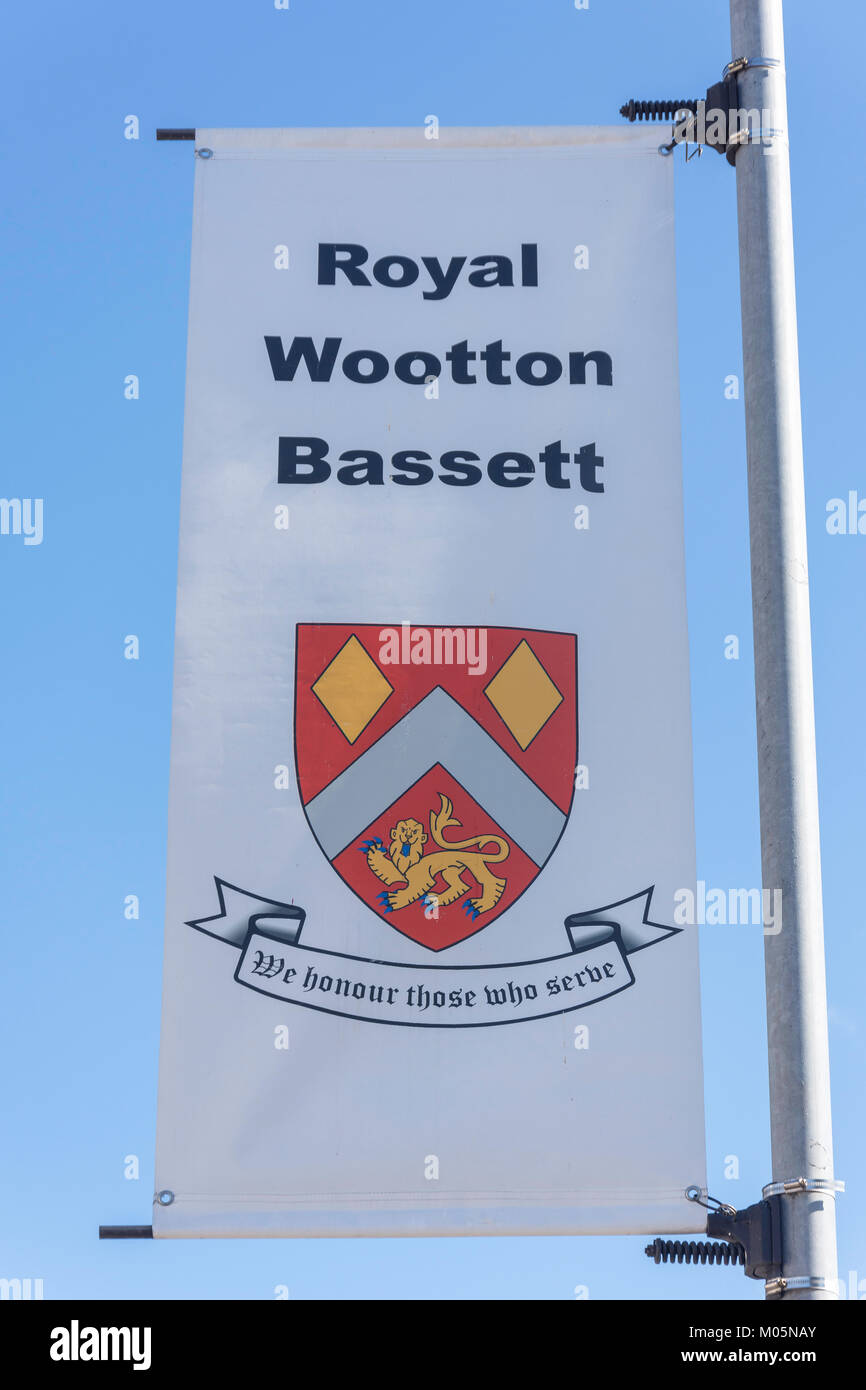 Stadt Banner, High Street, Royal Wootton Bassett, Wiltshire, England, Vereinigtes Königreich Stockfoto