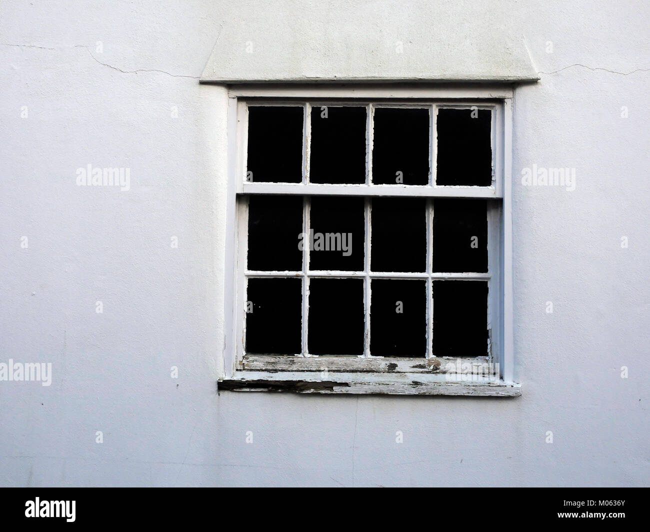 Schärpe Stil Fenster benötigen Wartung, High Street, Lymington, Hampshire, England, Großbritannien Stockfoto
