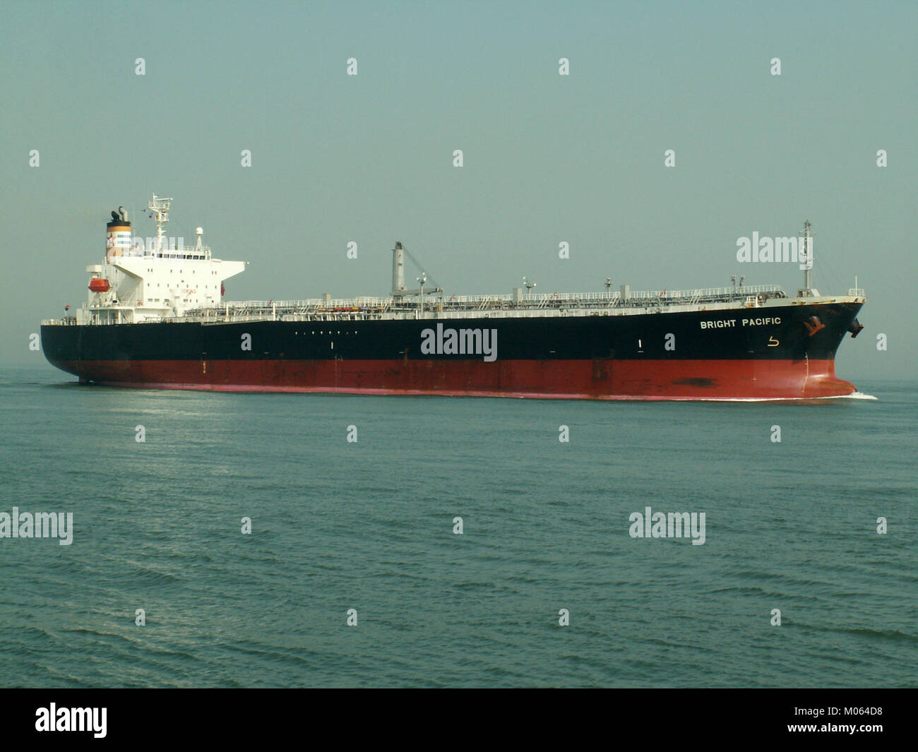 Helle Pacific p3 nähert sich der Hafen von Rotterdam, Holland 04-Mai-2006 Stockfoto