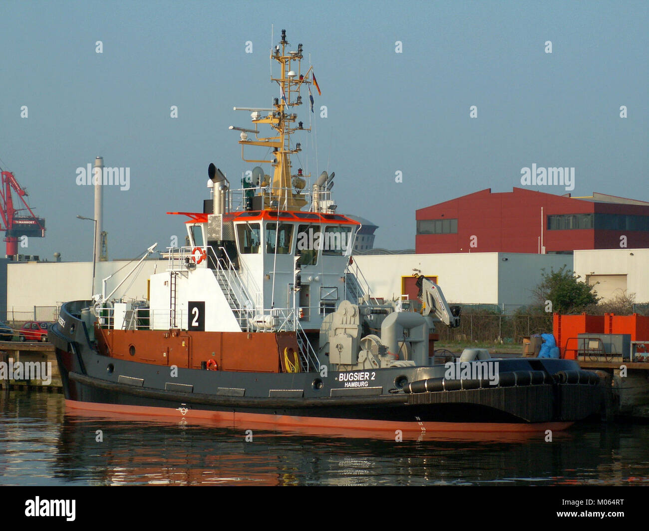 Der Schlepper Bugsier 2, registriert unter der IMO-Nummer 9338993, wurde am 1. Juli 2006 im Hafen von Rotterdam fotografiert. Dieses Schiff wird im Hafenbetrieb eingesetzt und unterstützt Schiffe bei der sicheren Navigation und beim Anlegen. Stockfoto