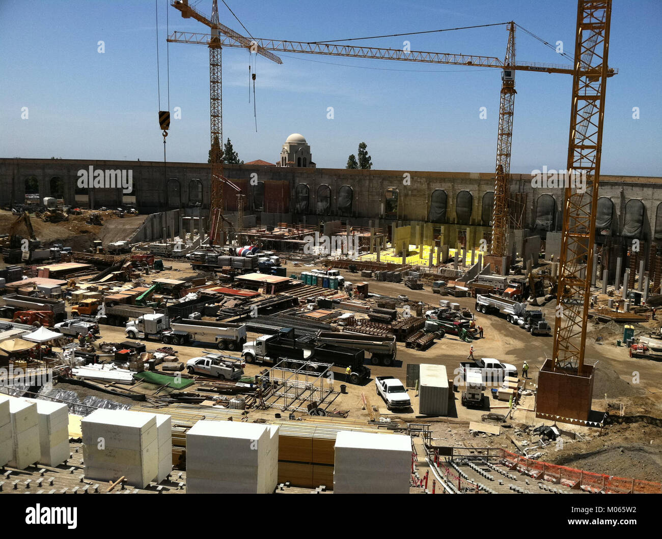 Das California Memorial Stadium an der University of California, Berkeley, ist ein historisches Sportstadion, das hauptsächlich für American Football-Spiele und Leichtathletik genutzt wird. Stockfoto