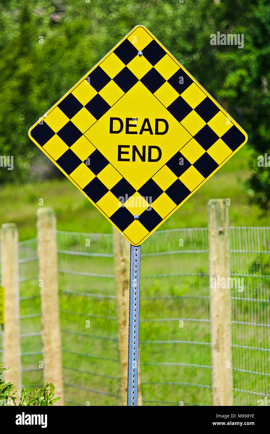 Nahaufnahme von einem karierten Sackgasse Zeichen Stockfoto