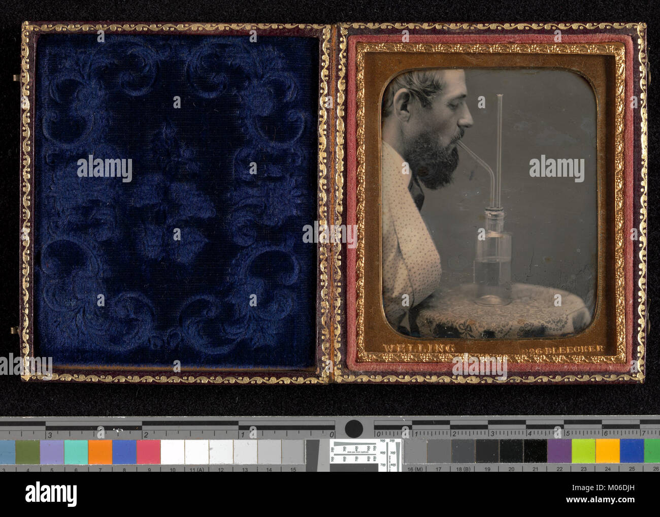 Das Cover, das James Hyatt beim Einatmen von Chlorgas zeigt, ist eine historische Illustration im Vintage-Editorial-Stil. Stockfoto