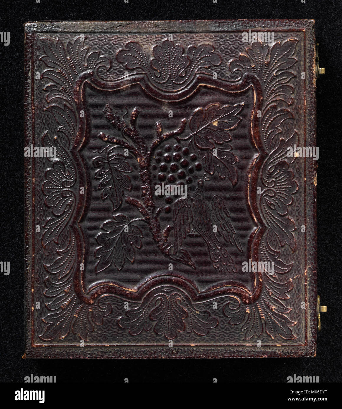 Das Foto zeigt James Hyatt, der Chlorgas inhaliert und ein wissenschaftliches Experiment und Forschungspunkt dokumentiert, das in der Sammlung der MET aufbewahrt wurde. Stockfoto