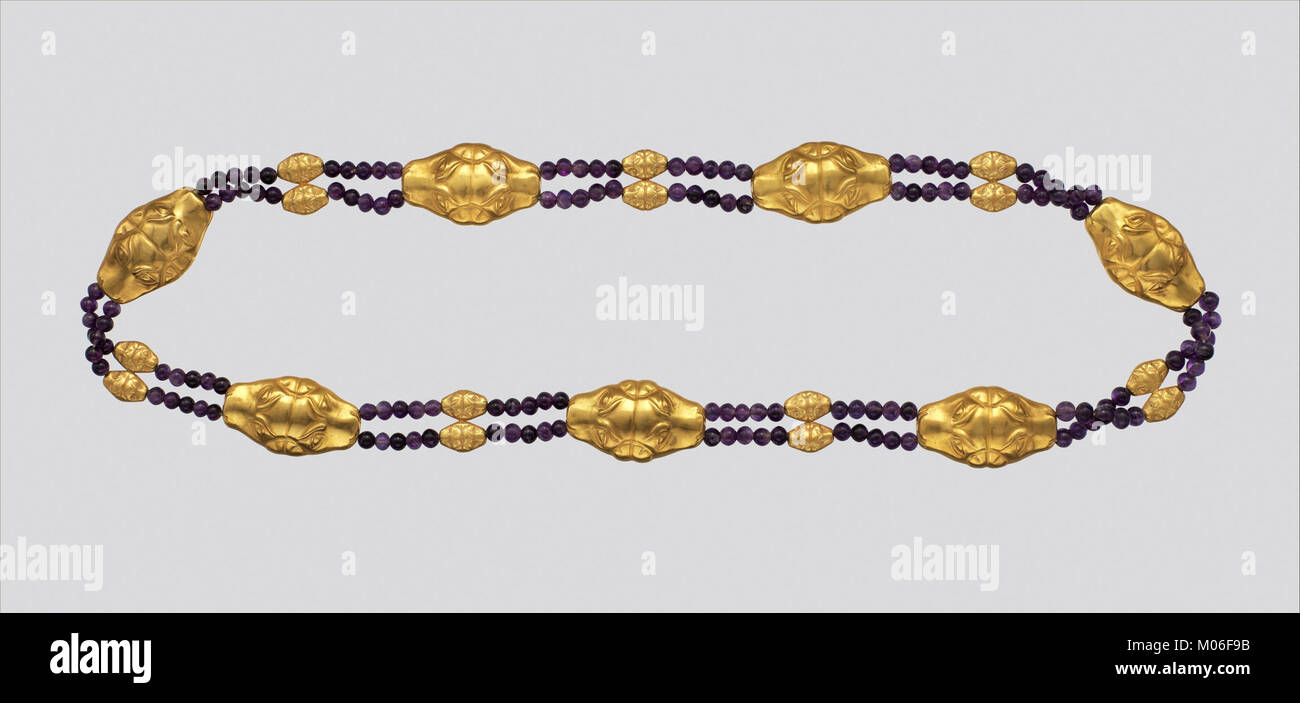 Dieser Leopardenkopf-Gürtel ist ein altes Schmuckstück, das feine Handwerkskunst und Design mit hochrangiger Verzierung demonstriert. Stockfoto