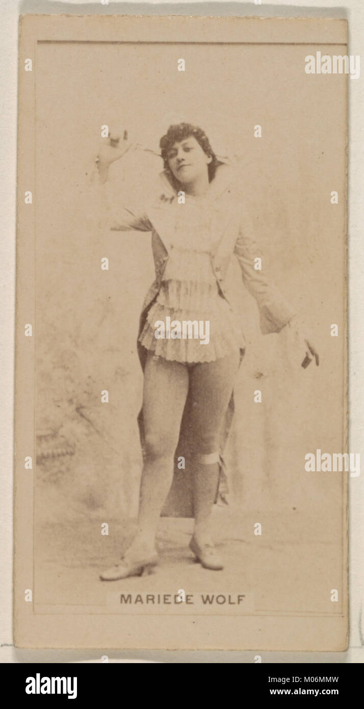 Diese Handelskarte zeigt Mariede Wolf aus einer aus dem 19. Jahrhundert stammenden Schauspielerserie von Kinney Brothers, in der sie für Zigaretten von Sweet Caporal wirbt und frühe Theaterwerbung reflektiert. Stockfoto