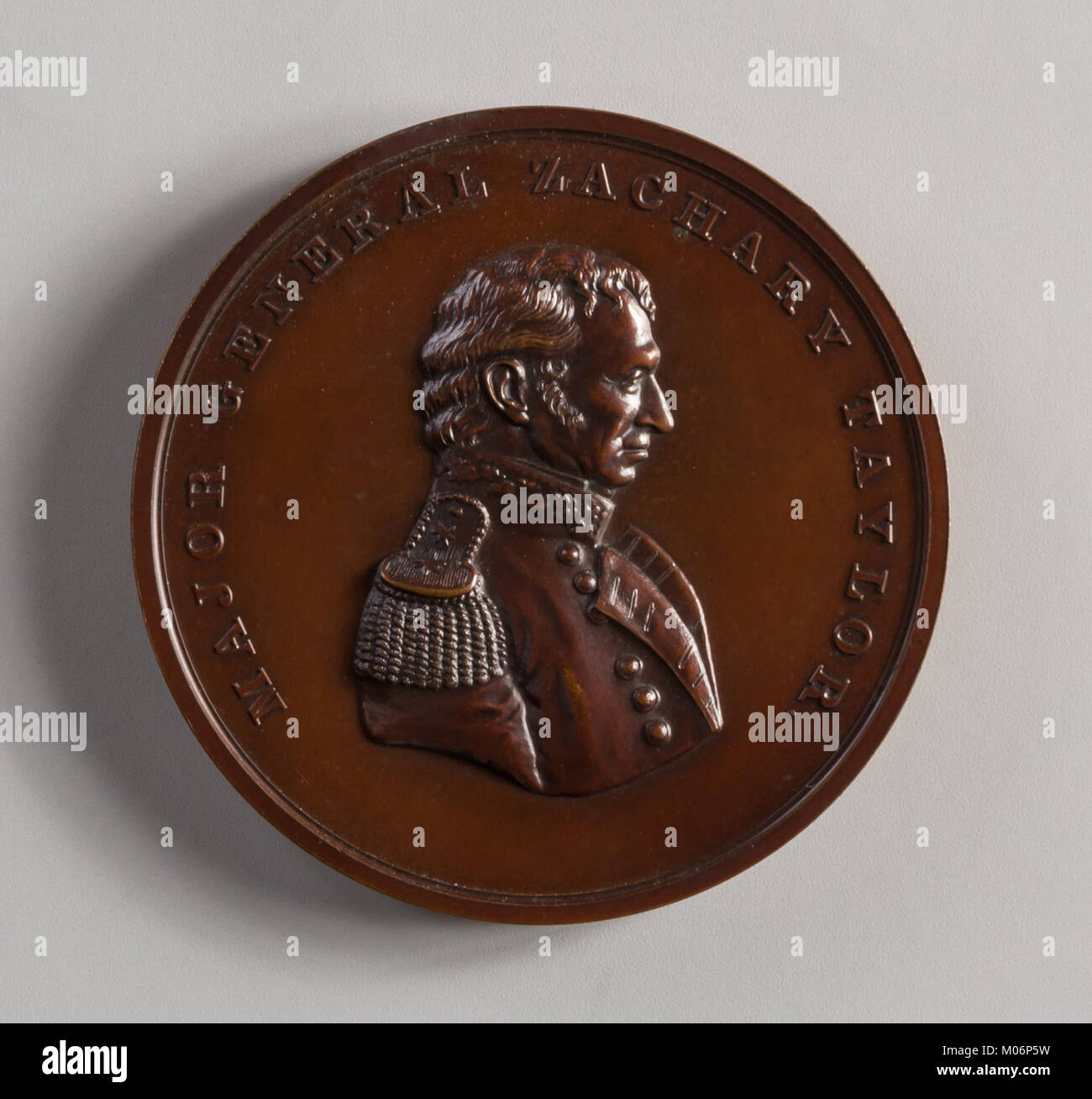 Eine Medaille, in der Major General Zachary Taylor, ein US-Militärführer und künftiger Präsident, dargestellt wird, in der er seinen Militärdienst hervorhebt und seine Rolle in der amerikanischen Geschichte des 19. Jahrhunderts gedenkt. Stockfoto