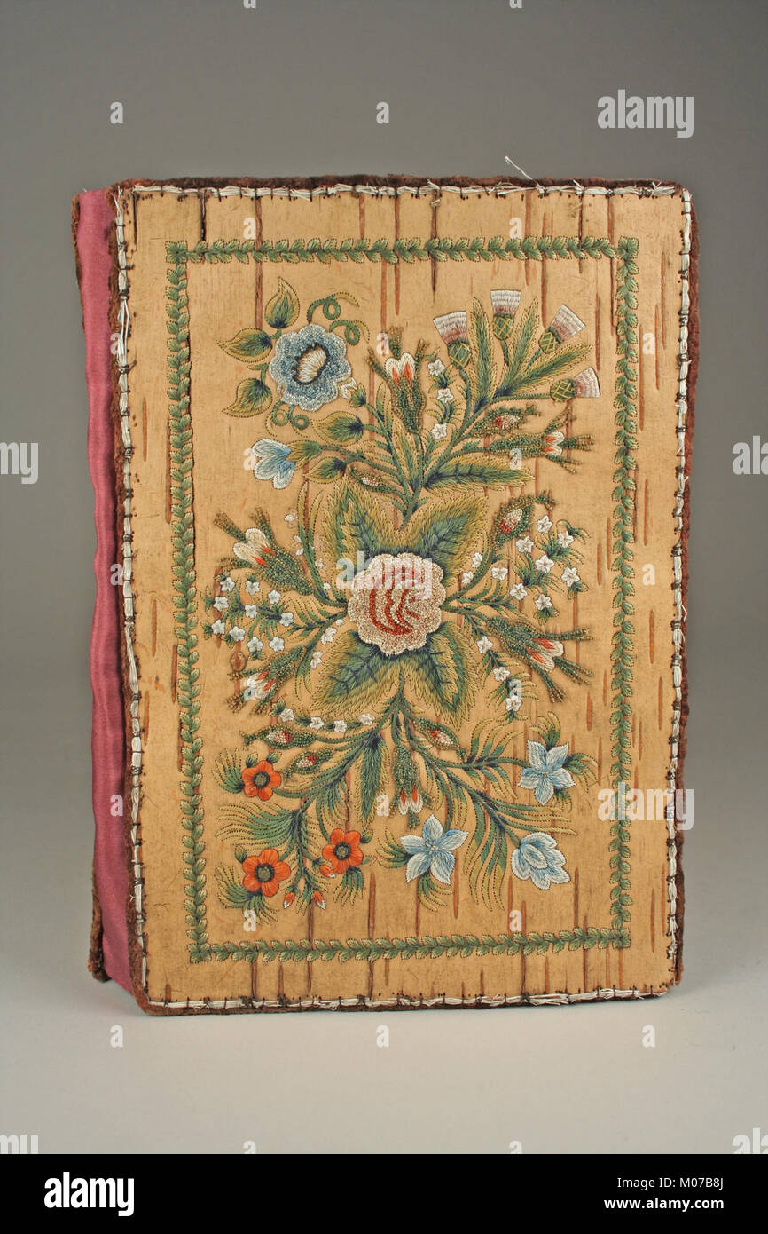 Dieses Briefetui veranschaulicht dekoratives Design und Aufbewahrungsfunktionen und spiegelt die künstlerischen Trends und die praktische Verwendung seiner Zeit wider. Stockfoto