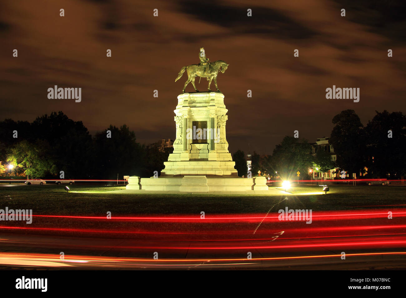 Bürgerkrieg Denkmäler wie das Robert E. Lee Statue auf Monument Avenue stellen die wichtigsten Streitpunkte in der heutigen US-Politik Stockfoto