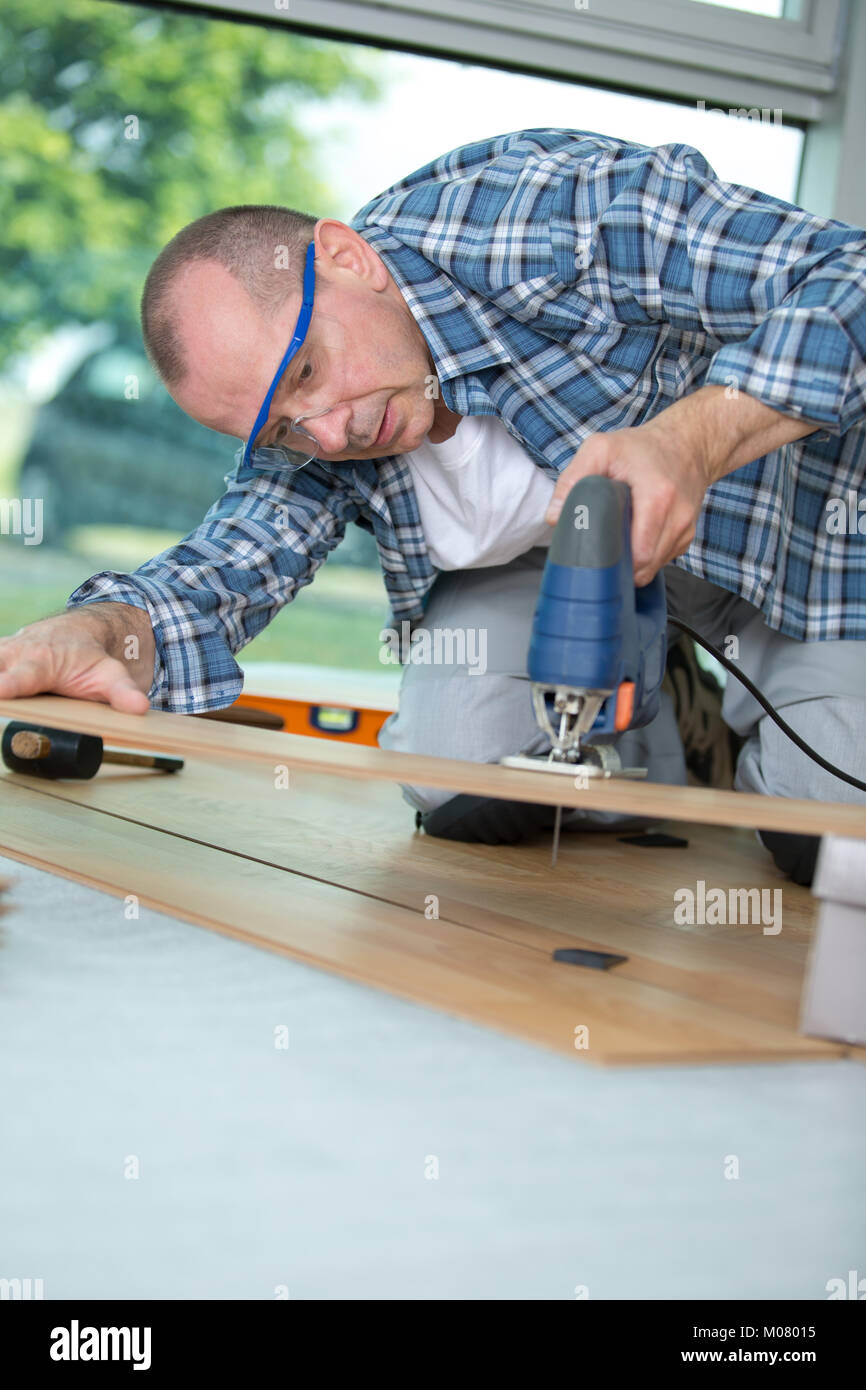 Stock setter mit Stichsäge Stockfoto