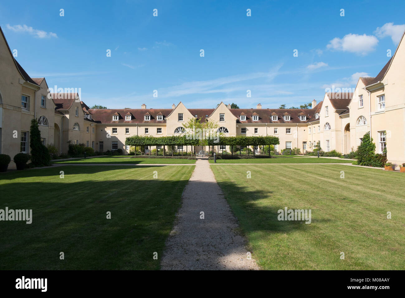 Ein Garten in Lechlade in den Cotswolds, Gloucestershire, VEREINIGTES KÖNIGREICH Stockfoto