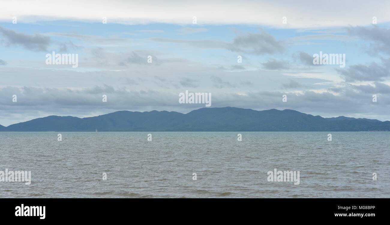 Magnetische Palmer als von rowes Bay, Townsville, Queensland, Australien gesehen Stockfoto