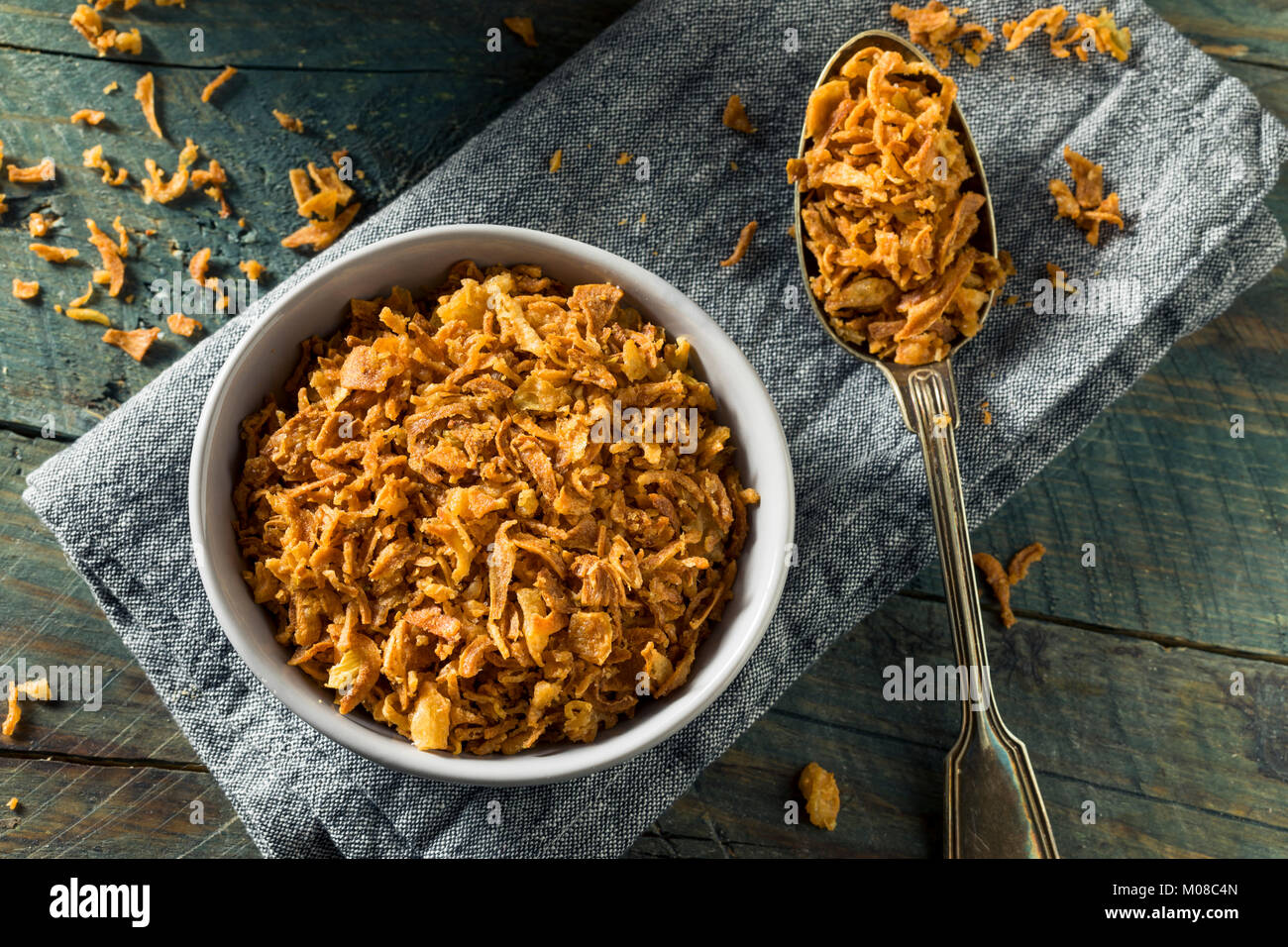 Golden gebratene Zwiebel Bits bereit zu Essen Stockfoto