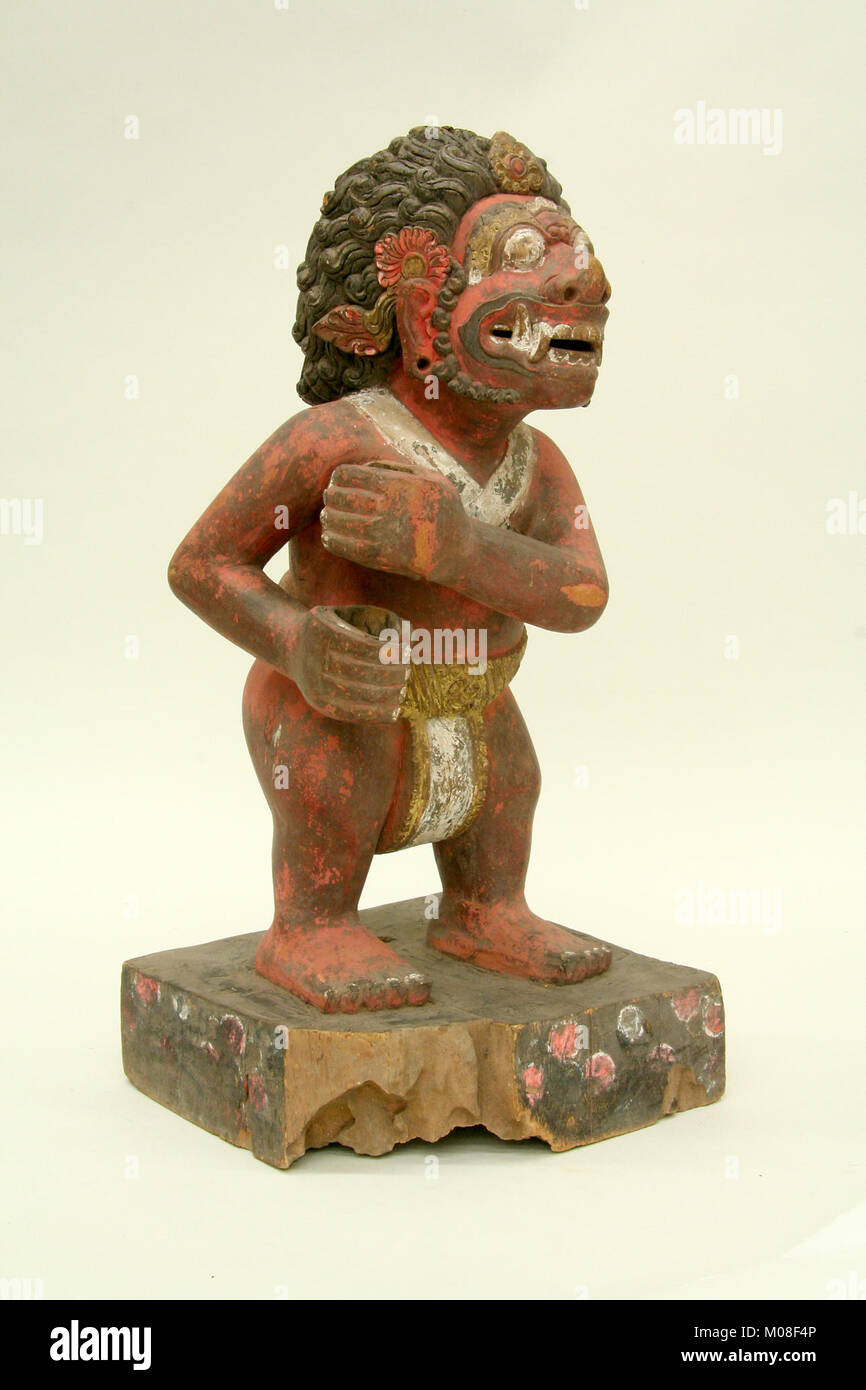 Dieser Kris-Stand trägt eine Kris-Klinge, die südostasiatische Handwerkskunst, kulturelle Symbolik und zeremonielle Bedeutung hervorhebt. Stockfoto