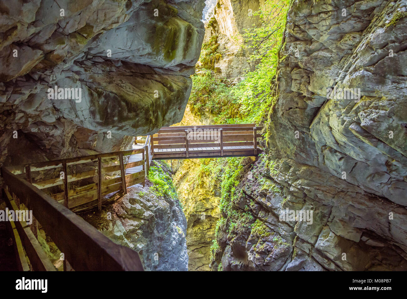 Wasserfälle Stange (gilfenklamm), Ratschings, Bozen in Südtirol, Italien. Hölzerne Brücken und Landebahnen führen durch den Canyon Stockfoto