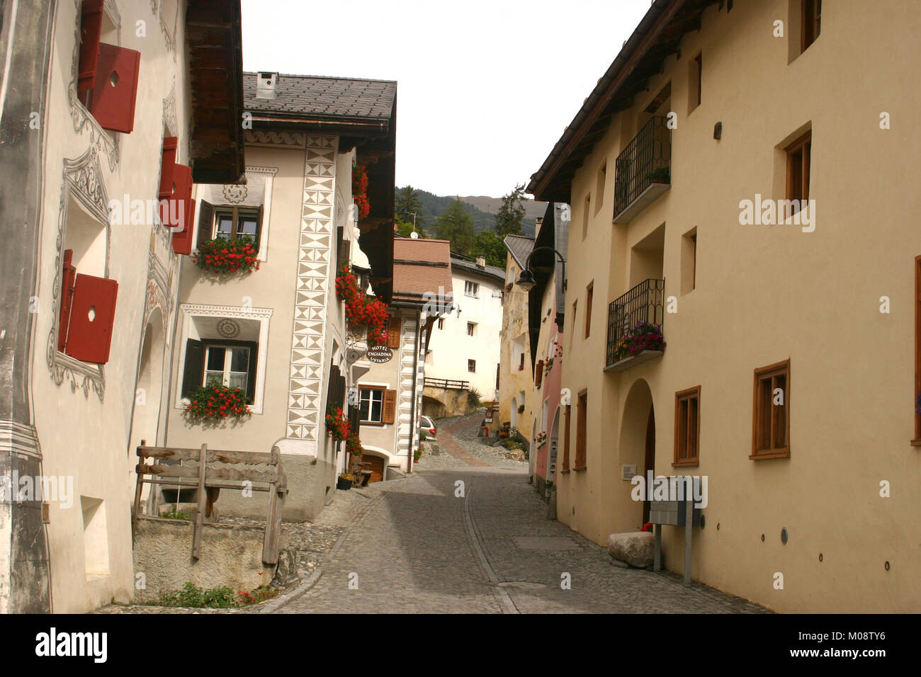 Straße in Guarda, Schweiz Stockfoto