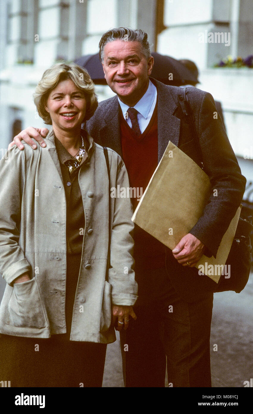 LENNART NILSSON schwedische Fotograf und Autor mit seiner Frau Catharina in New York USA Stockfoto