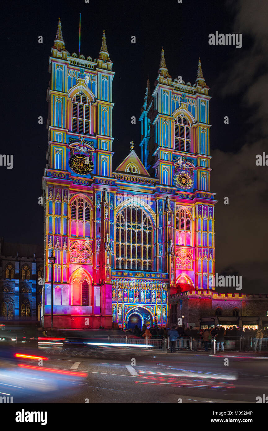 18. Jan 2018. Lumiere London" das Licht des Geistes (Kapitel 2)" von Patrice Warrener in Westminster Abbey, West Front. Credit: Malcolm Park/Alamy Stockfoto