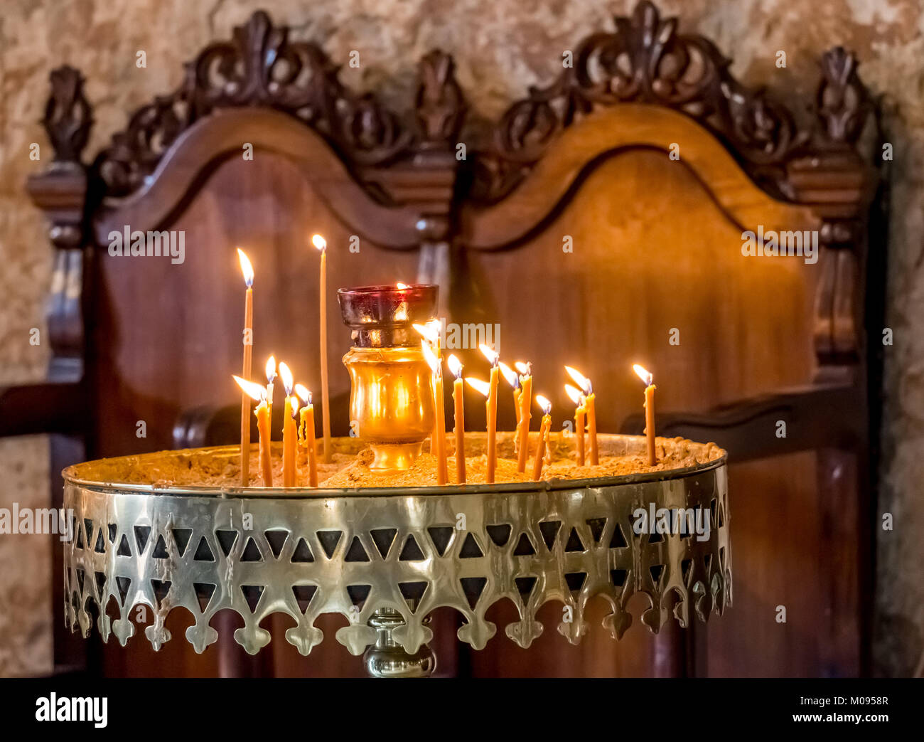 Opfer Kerzen in der Klosterkirche, griechisch-orthodoxen Zwei einschiffige Kirche, National Monument von Kreta in den Kampf um die Unabhängigkeit, Moni Arkadi Stockfoto