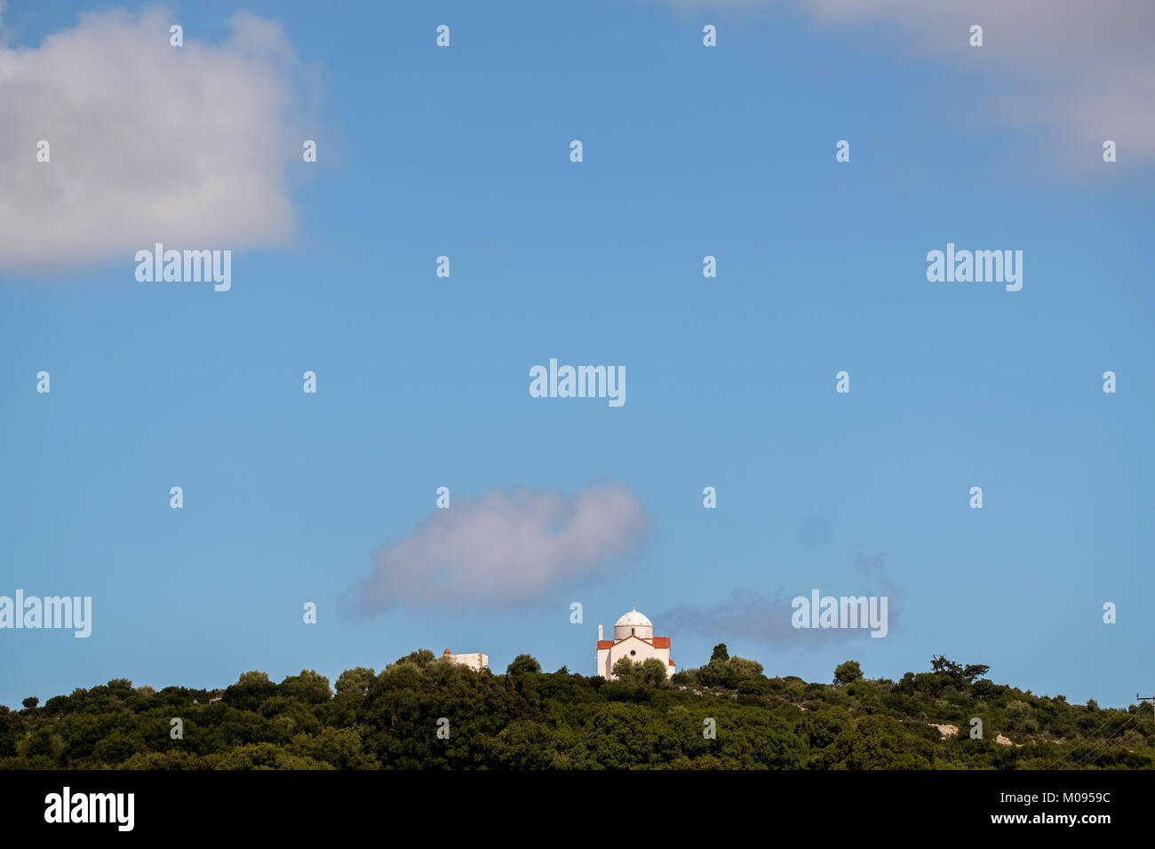 Kirche in der Nähe von Kloster Arkadi vor blauem Himmel, Moni Arkadi, National Monument, Kreta, Griechenland, EuropeMoni Arkadiou, Europa, Kreta, Griechenland, Moni Lade Stockfoto