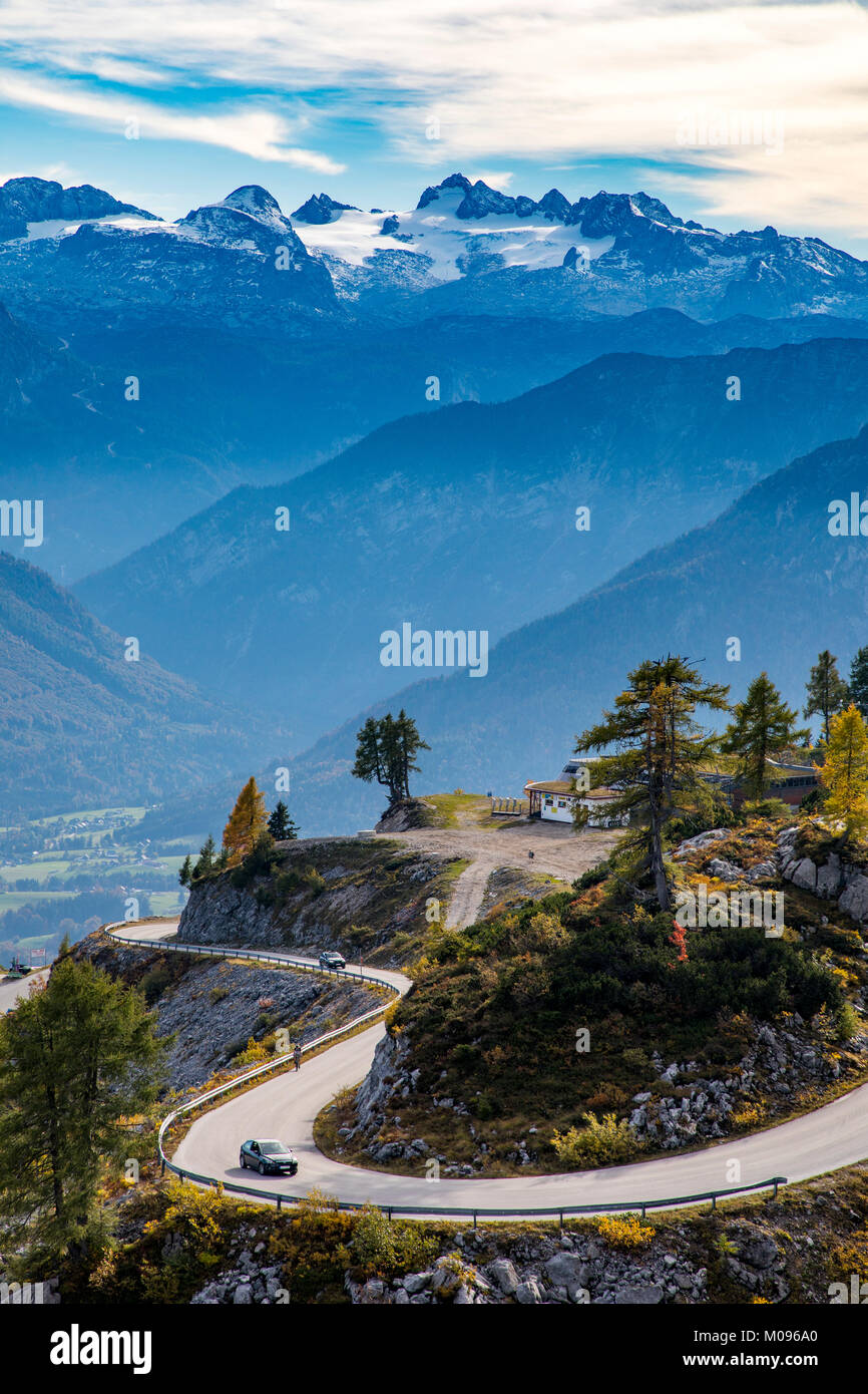 Der Loser panorama Straße auf der Loser, in der Ausseeer Land, Steiermark, Österreich, hinter dem Dachsteinmassiv, fallen, Stockfoto