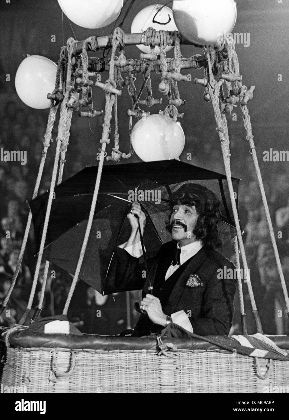 der-britische-schauspieler-peter-wyngarde-aus-der-tv-serie-department