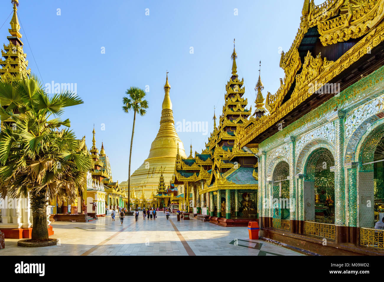 Shwedagon Paya Pagode Myanmer berühmten heiligen Ort und touristische Attraktion Sehenswürdigkeiten. Yangon, Myanmar Stockfoto