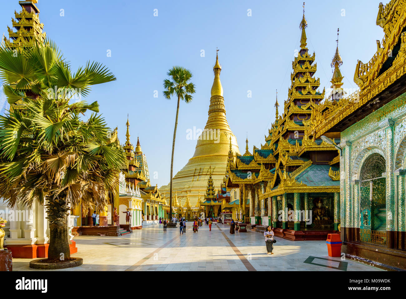 Shwedagon Paya Pagode Myanmer berühmten heiligen Ort und touristische Attraktion Sehenswürdigkeiten. Yangon, Myanmar Stockfoto