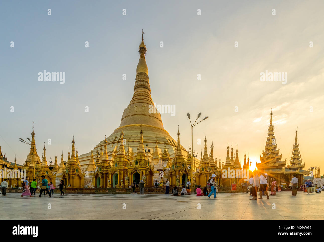 Shwedagon Paya Pagode Myanmer berühmten heiligen Ort und touristische Attraktion Sehenswürdigkeiten. Yangon, Myanmar Stockfoto