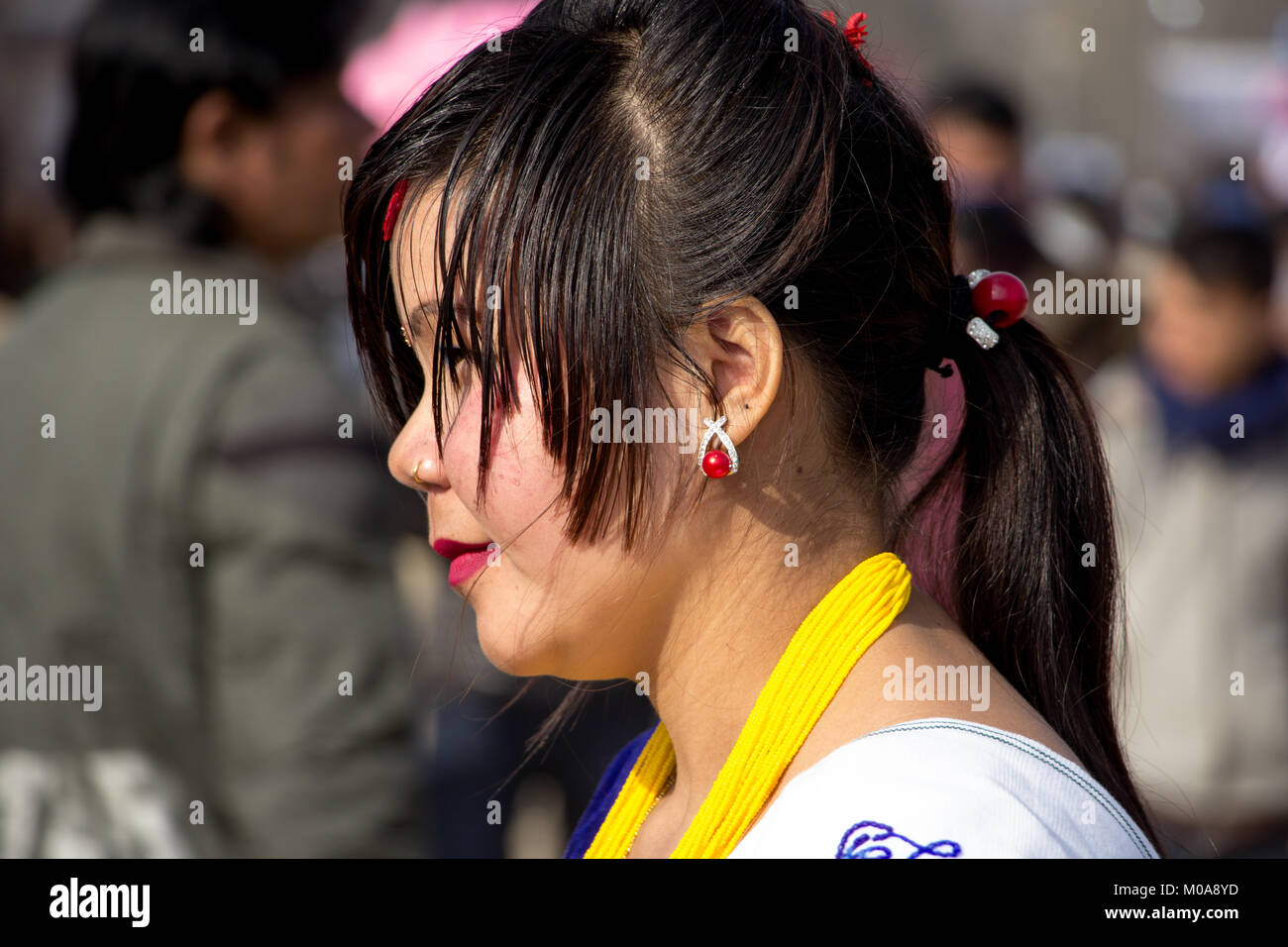 Noemie Repetto/Le Pictorium - 2018, Jan 15-maghi Festival. Neues Jahr in Nepal in Tundikhel durch den Tag. Das Festival war von Kathmandu Durbar Square gestartet. - 16/01/2018 - Nepal/Kathmandu - Maghe Sankranti ist der erste Tag des Monats Magh von Bikram Sambat. Magh ist der zehnte Monat des Jahres. Sankranti ist das Sanskrit Wort in östliche Astrologie, die Transmigration der Sonne bezieht sich von einem Raschi (Sternzeichen) zu einem anderen. In den sehr einfachen, das Wort sankranti ist der erste Tag der Nepalesischen Kalender. Dann offensichtlich, es gibt 12 sankrantis in einem Jahr. Makar Sa Stockfoto