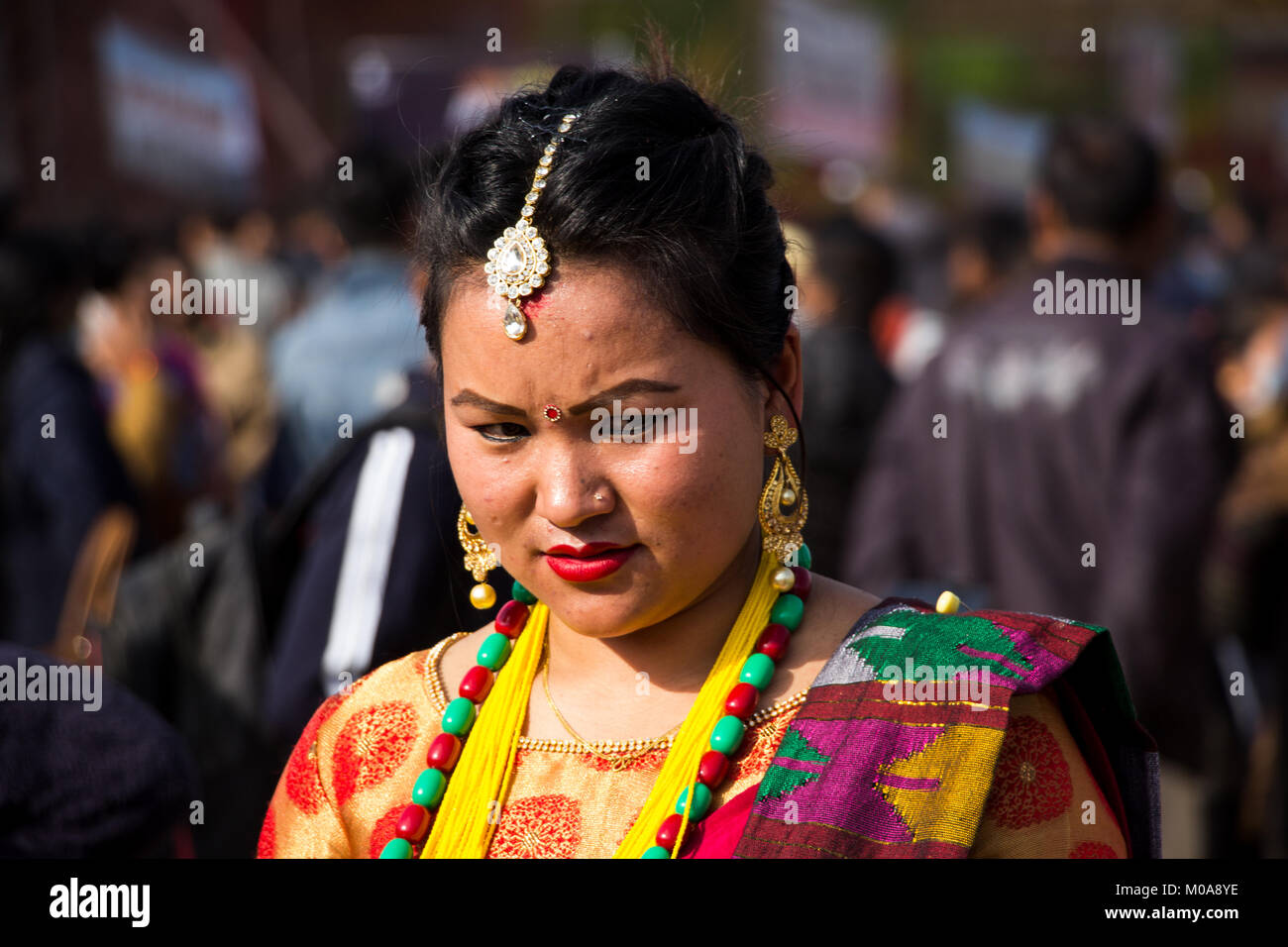 Noemie Repetto/Le Pictorium - 2018, Jan 15-maghi Festival. Neues Jahr in Nepal in Tundikhel durch den Tag. Das Festival war von Kathmandu Durbar Square gestartet. - 16/01/2018 - Nepal/Kathmandu - Maghe Sankranti ist der erste Tag des Monats Magh von Bikram Sambat. Magh ist der zehnte Monat des Jahres. Sankranti ist das Sanskrit Wort in östliche Astrologie, die Transmigration der Sonne bezieht sich von einem Raschi (Sternzeichen) zu einem anderen. In den sehr einfachen, das Wort sankranti ist der erste Tag der Nepalesischen Kalender. Dann offensichtlich, es gibt 12 sankrantis in einem Jahr. Makar Sa Stockfoto