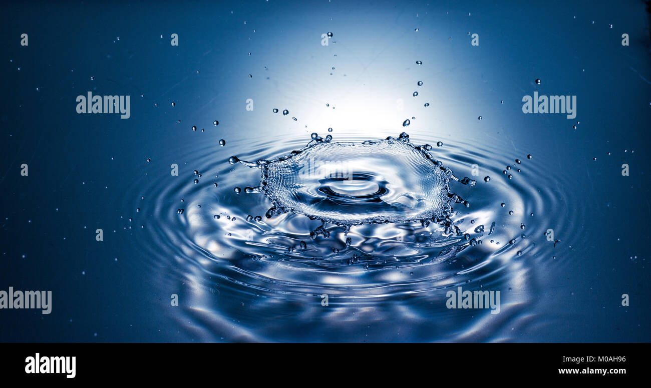 Wassertropfen Fotografie mit Drop Drop, Kronen, Spritzen. Stockfoto