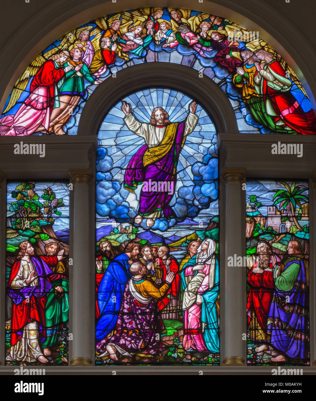 LONDON, Großbritannien - 15 September, 2017: die Himmelfahrt des Herrn auf den satiniertem Glas von St James's Kirche, Clerkenwell Alexander Gibbs & Co. Stockfoto